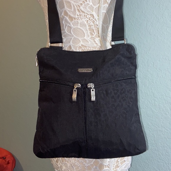 Like new Baggallini Leopard Print Crossbody bag - Picture 2 of 10